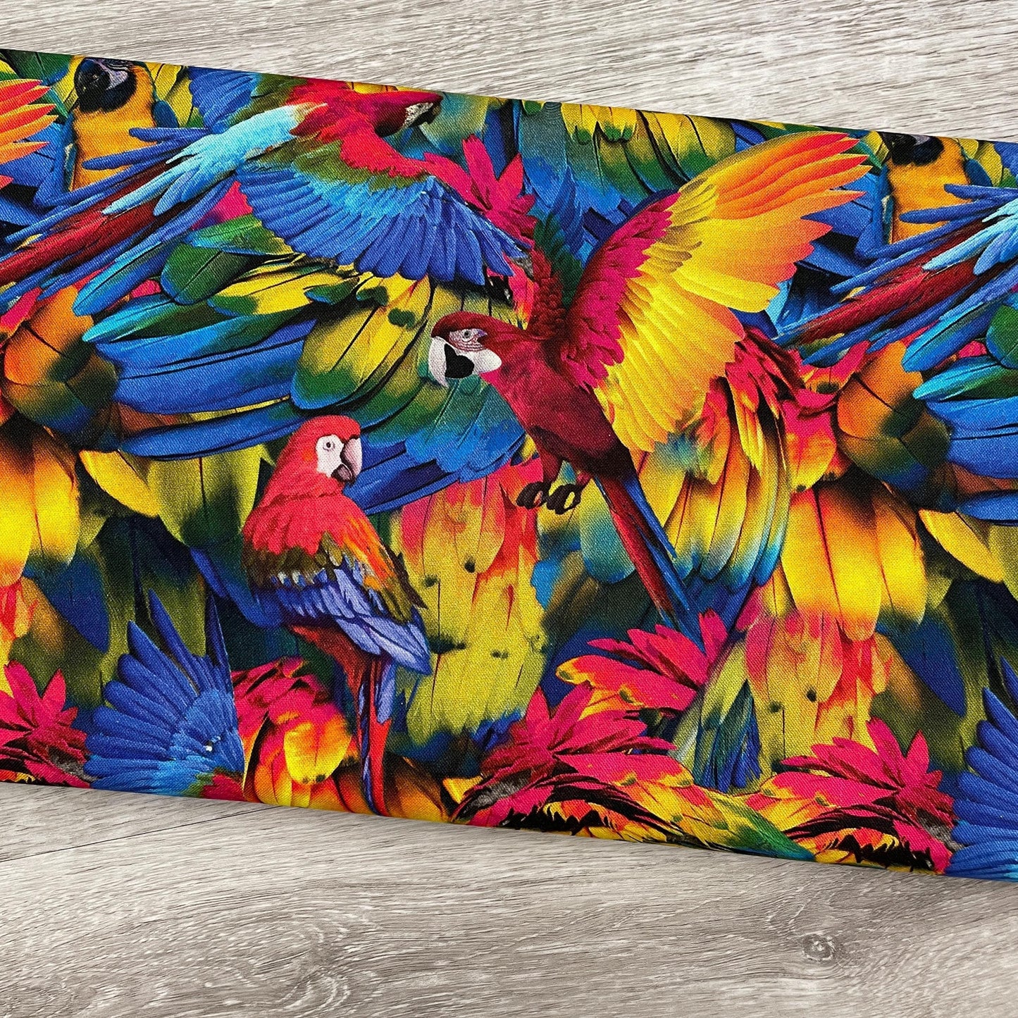 Macaw Parrot Bird fabric - 10483 Feathers - 100% Cotton