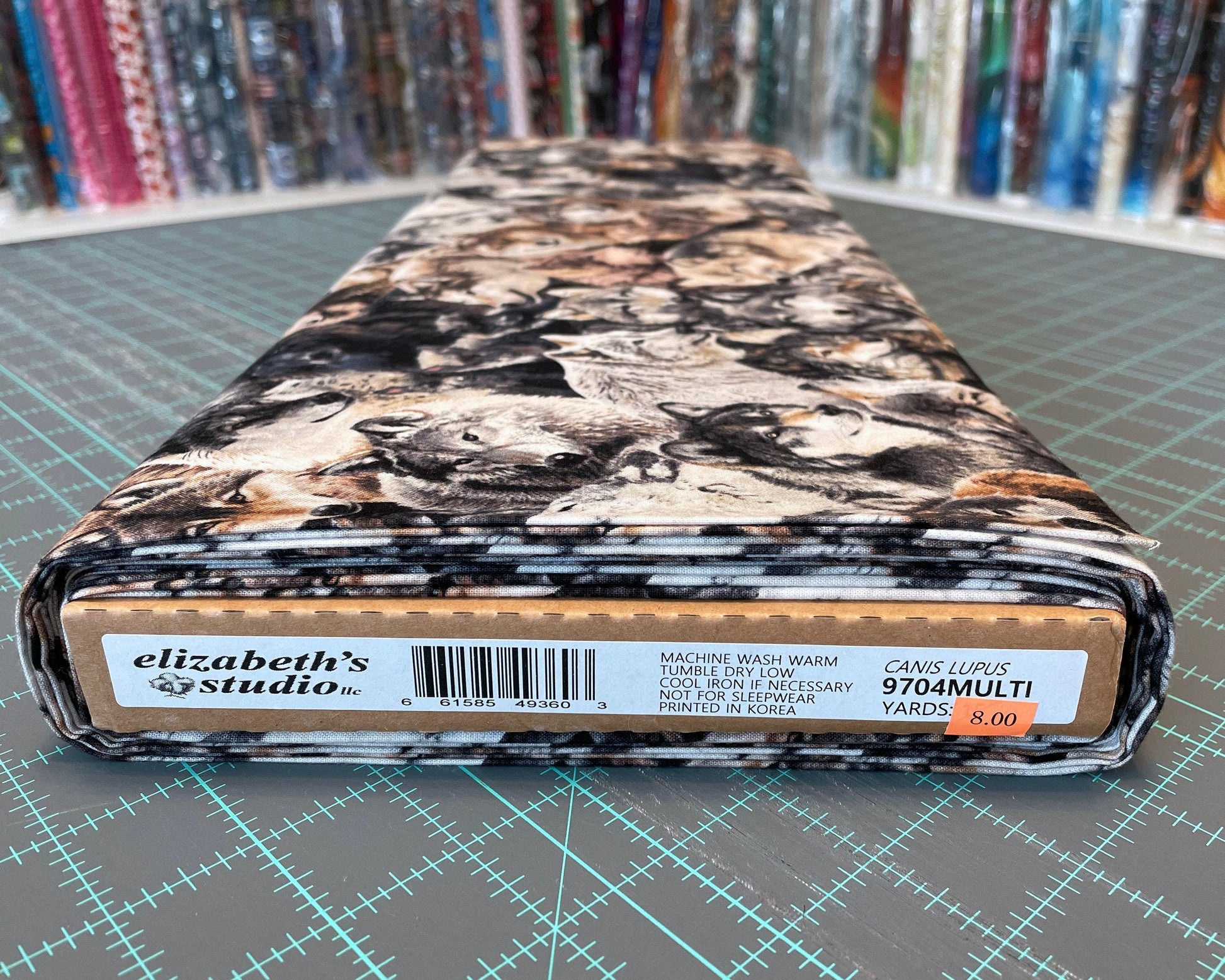 Wolf fabric - Elizabeth's Studio - Canis Lupus 9704 Multi Packed Wolf - 100% Cotton Fabric