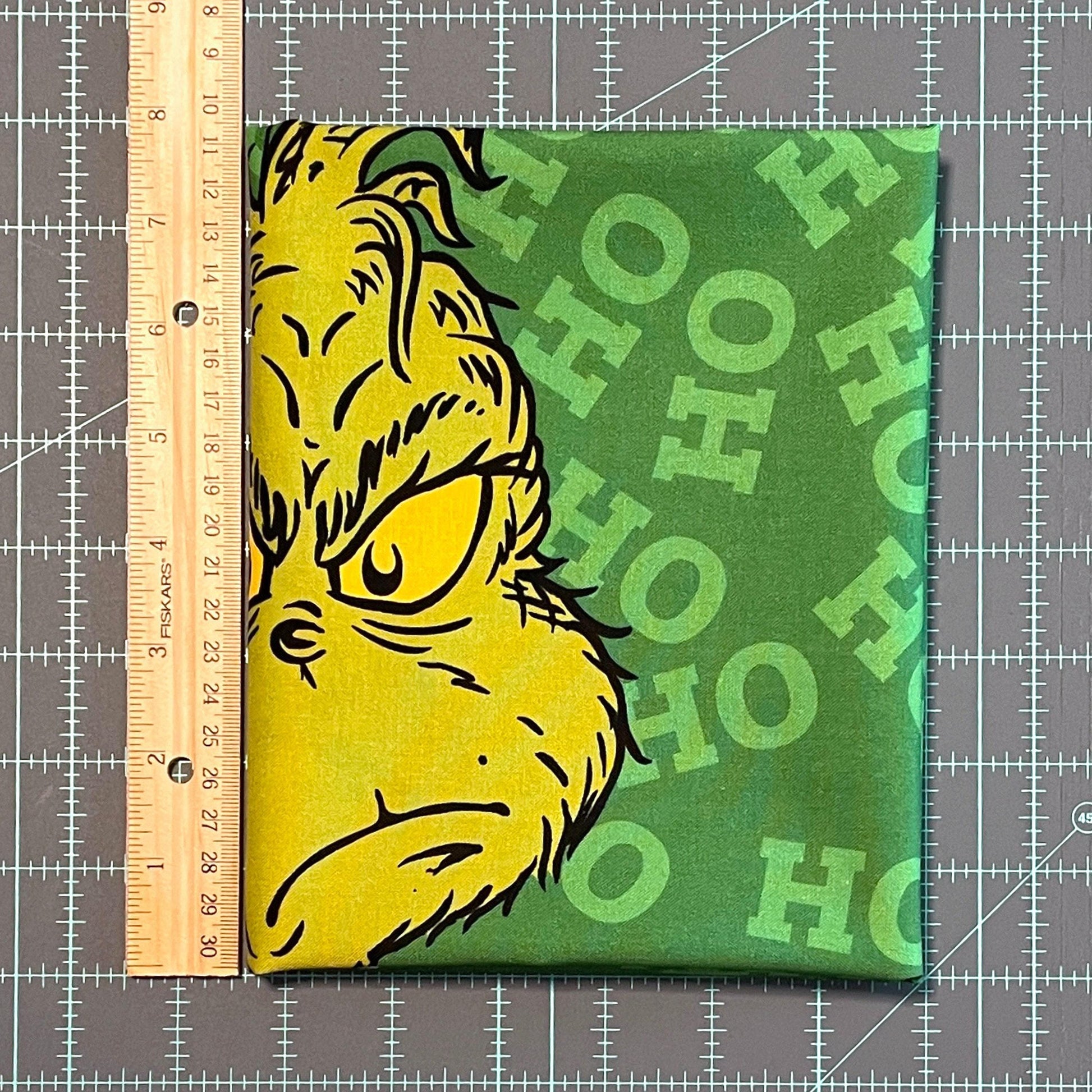 Grinch Fabric Panel - 23.5" x 43" - Robert Kaufman - How the Grinch Stole Christmas - 100% cotton fabric