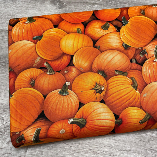 Realistic Pumpkin Fabric - Food Festival - 100% Cotton - Elizabeth's Studio - Fall Halloween Thanksgiving Quilting Cotton
