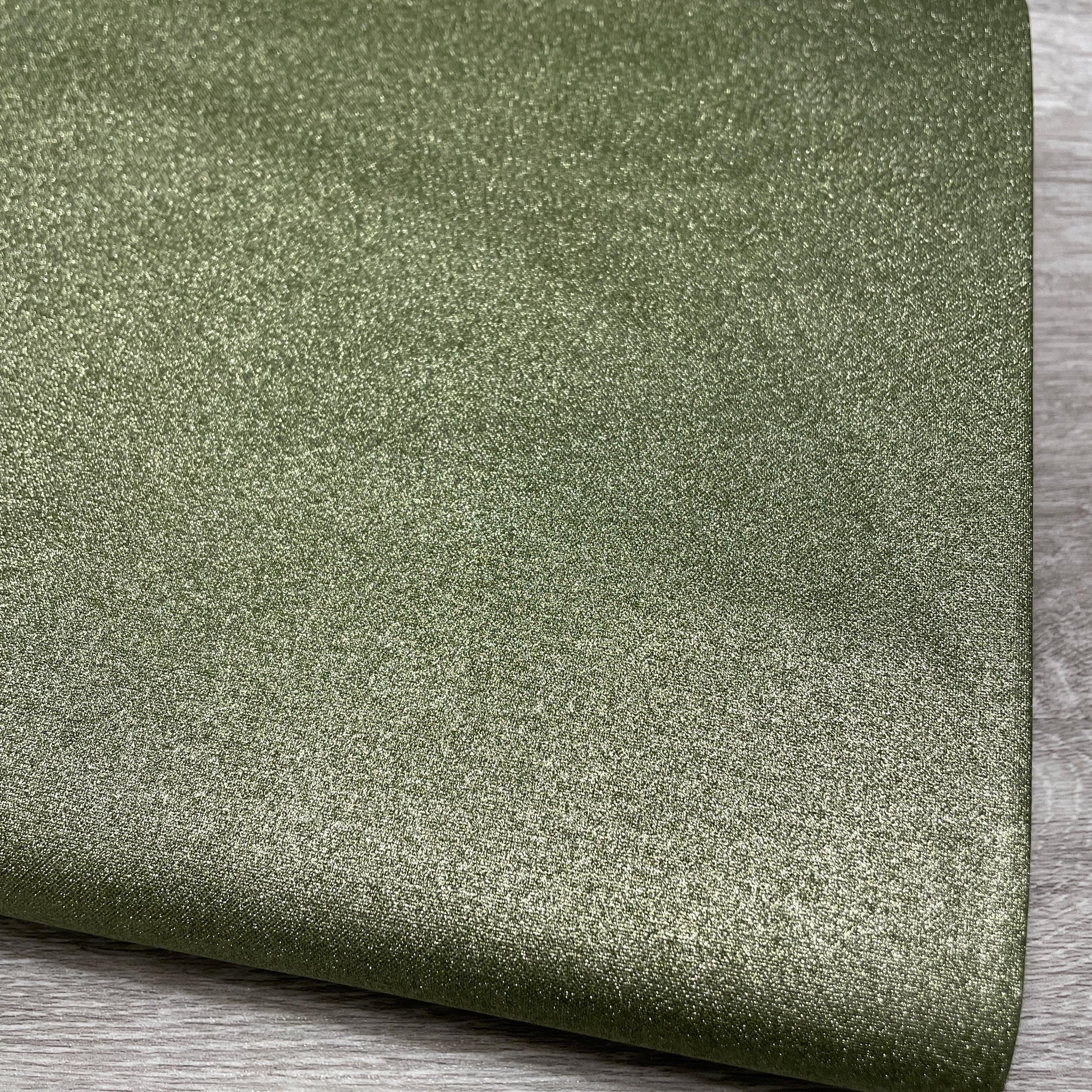 Starlight Metallics - Emerald Green - Quilting Cotton - Maywood Studio - MASM1000-G