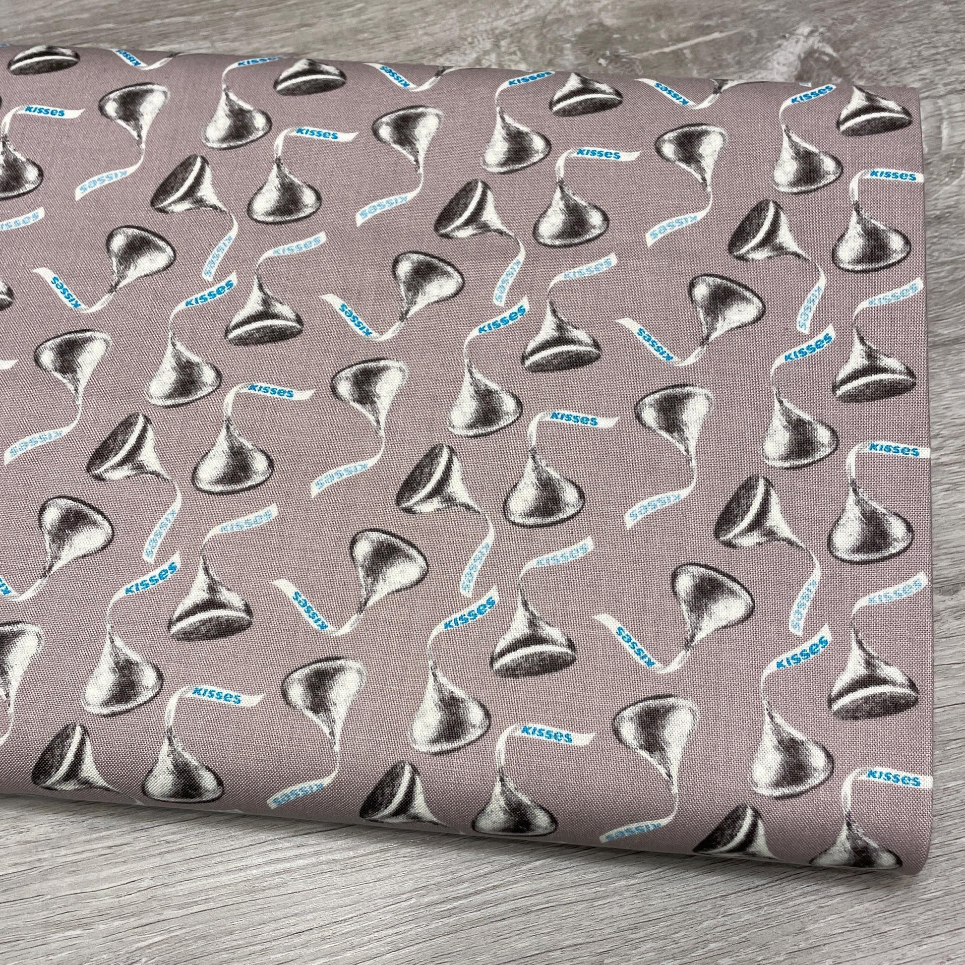 Chocolate Hershey Kisses - Silver - Celebrate collection