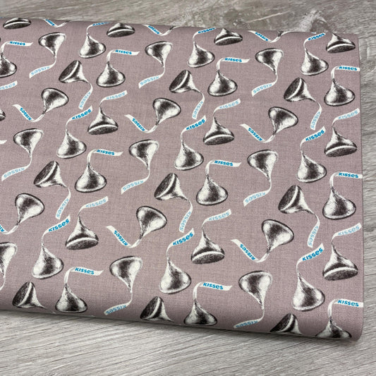 Chocolate Hershey Kisses - Silver - Celebrate collection