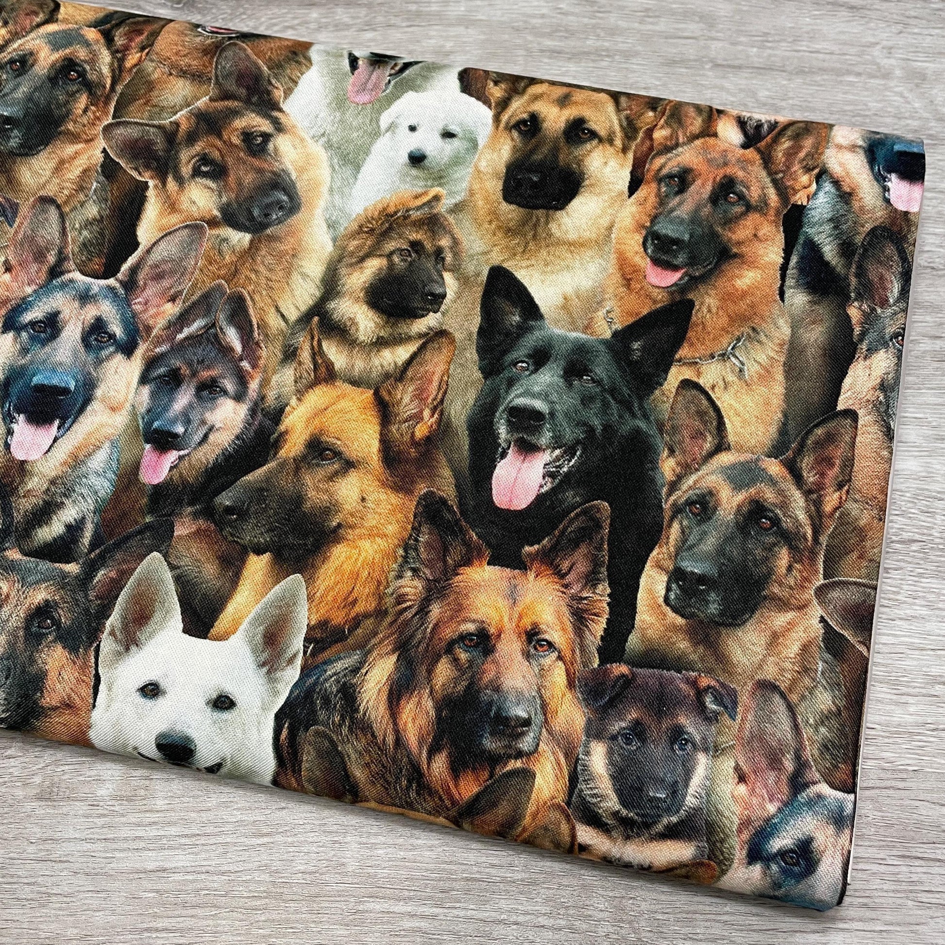 German Shepherds fabric - 665-multi - Elizabeth's Studio - 100% Cotton - Best Friend Collection