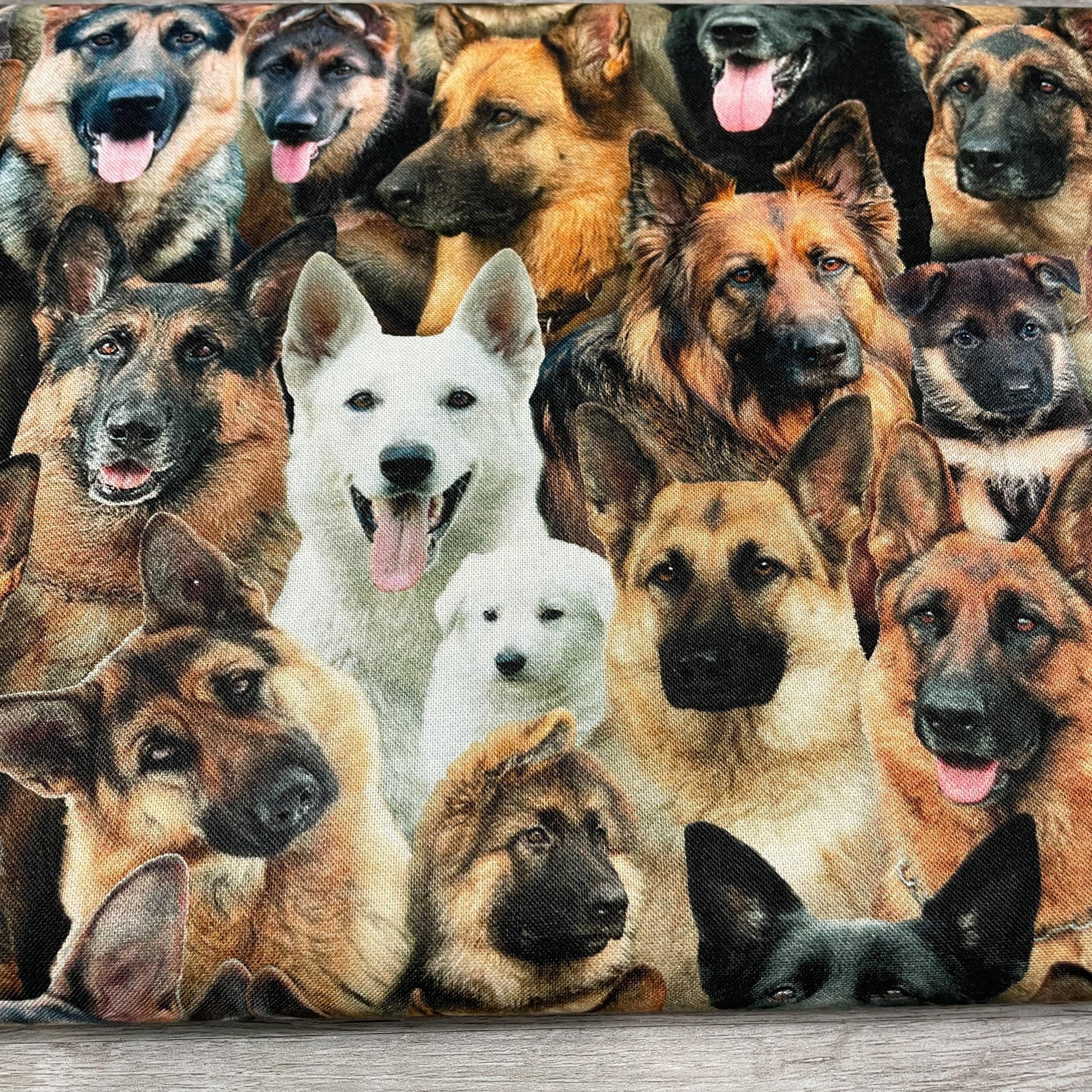 German Shepherds fabric - 665-multi - Elizabeth's Studio - 100% Cotton - Best Friend Collection