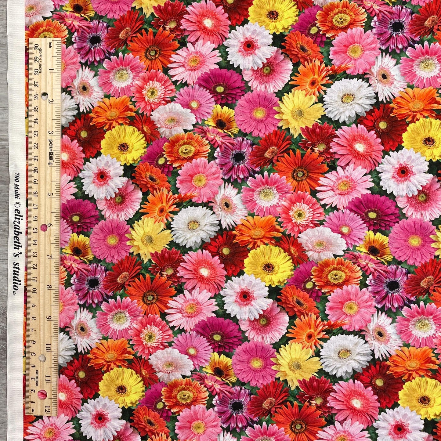 Gerbera Daisy Flower Fabric - Elizabeth's Studio - 100% cotton - Burst of Color 700-MULTI