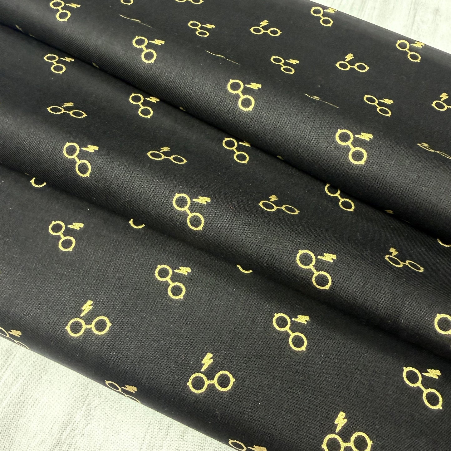Harry Potter Glasses and Bolt fabric - METALLIC - 100% cotton - Camelot
