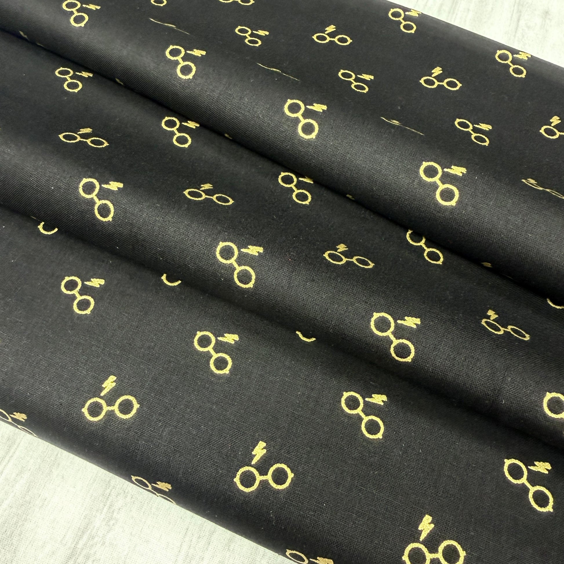Harry Potter Glasses and Bolt fabric - METALLIC - 100% cotton - Camelot