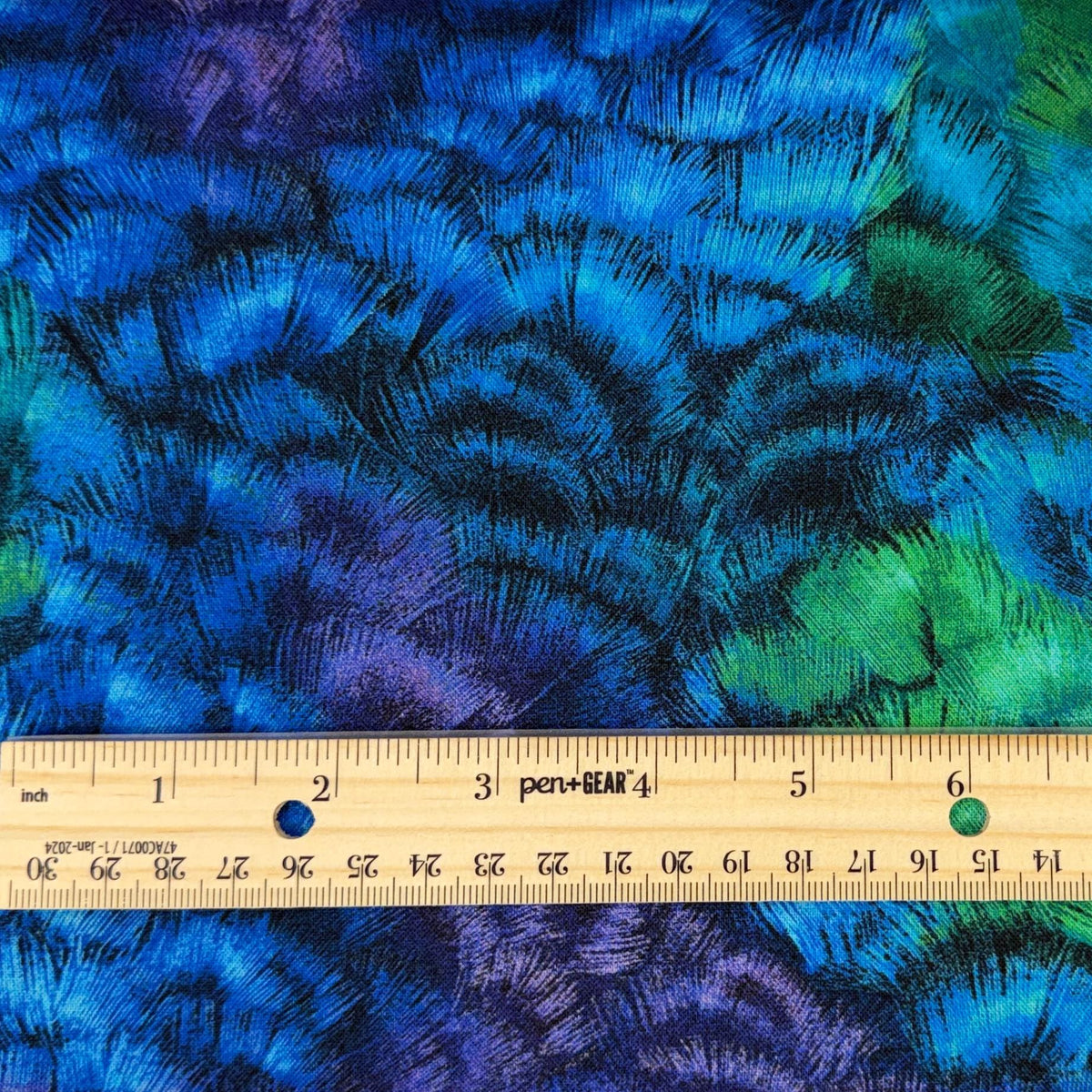 Feather fabric - 100% cotton - Timeless Treasures CD3905 - Mardi Gras