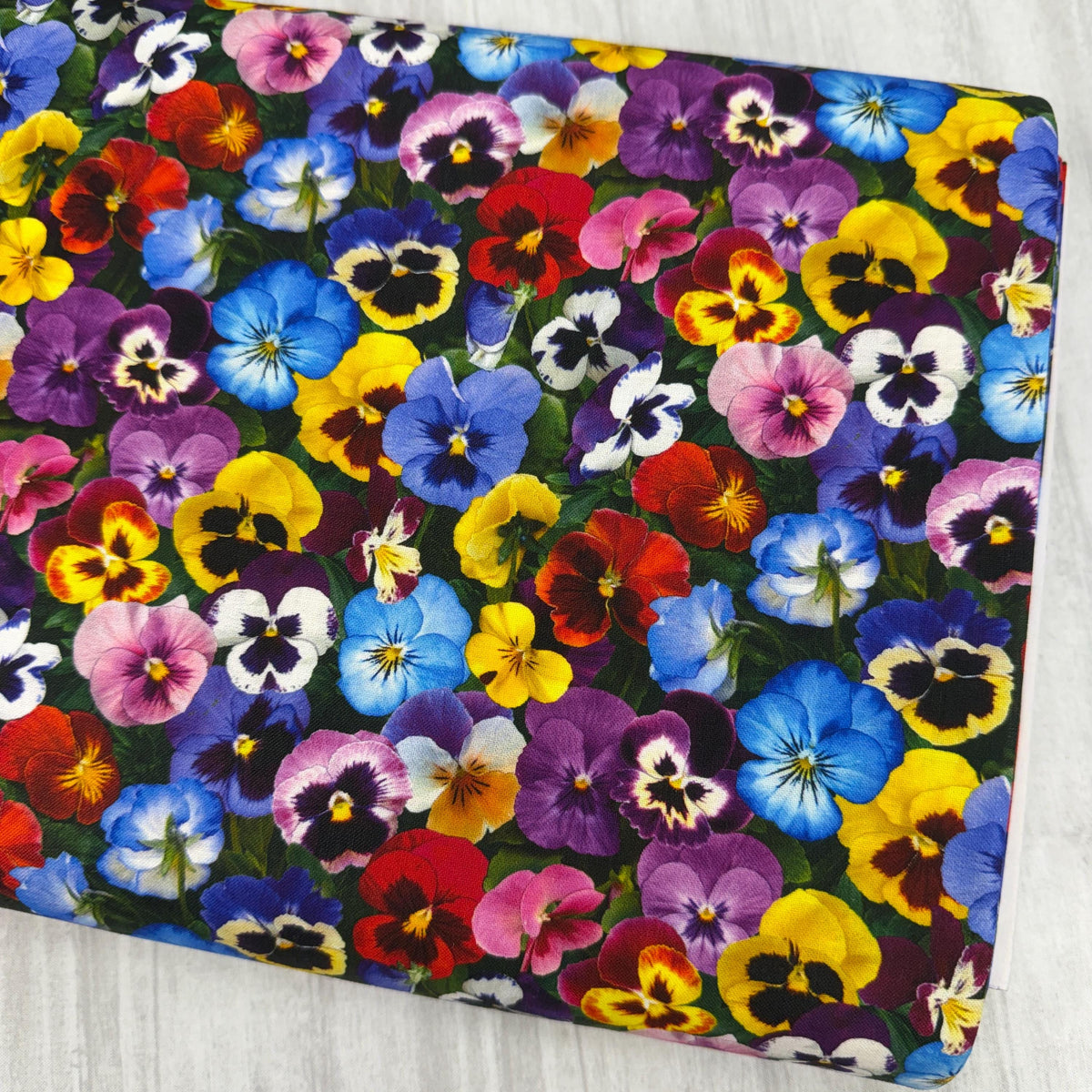 Pansy fabric - Elizabeth's Studio - 100% cotton - Lovely Pansies 475-Multi