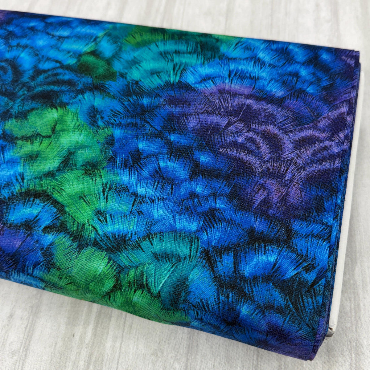 Feather fabric - 100% cotton - Timeless Treasures CD3905 - Mardi Gras